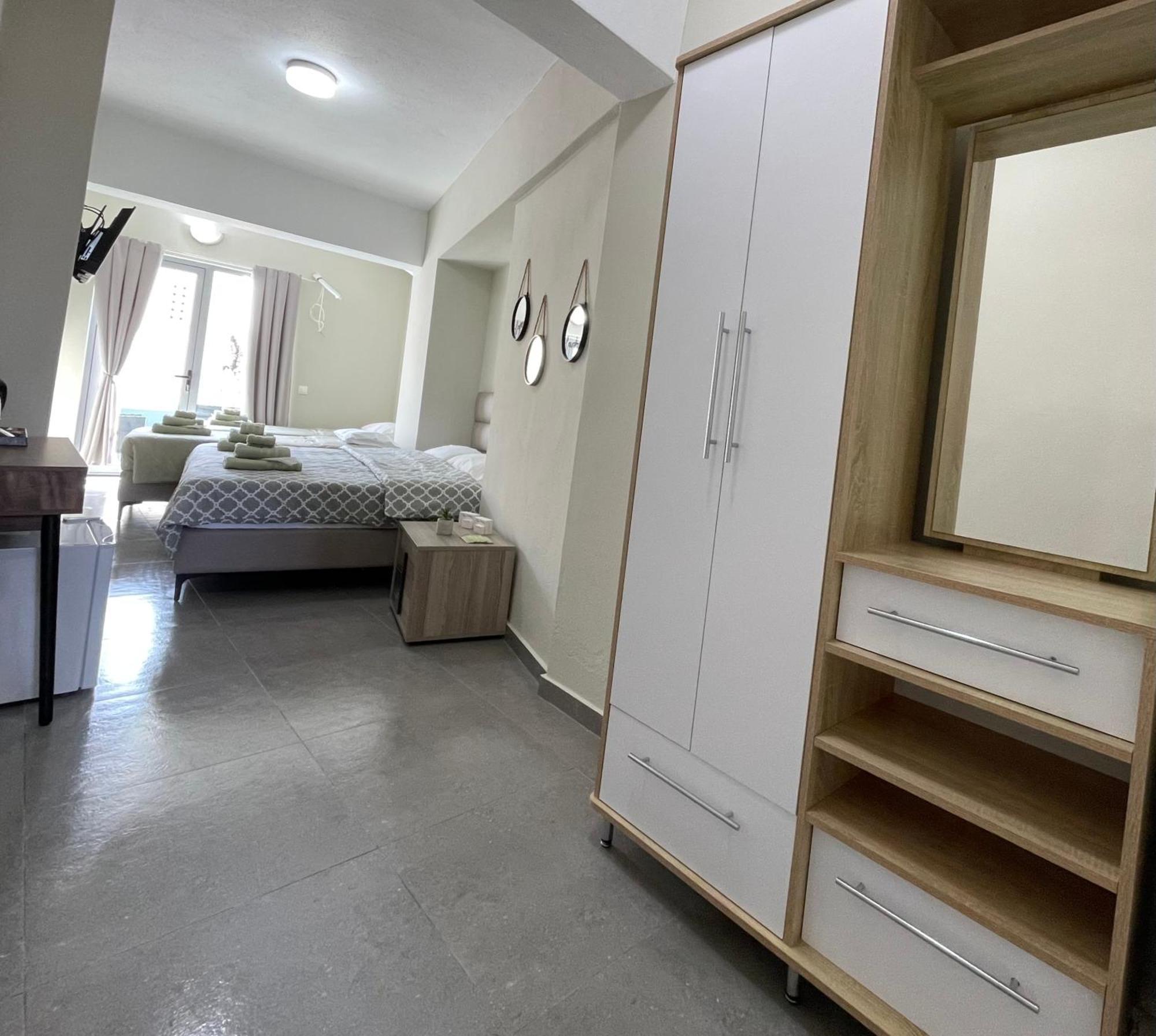 Sea Side Rooms Rhodes City Extérieur photo