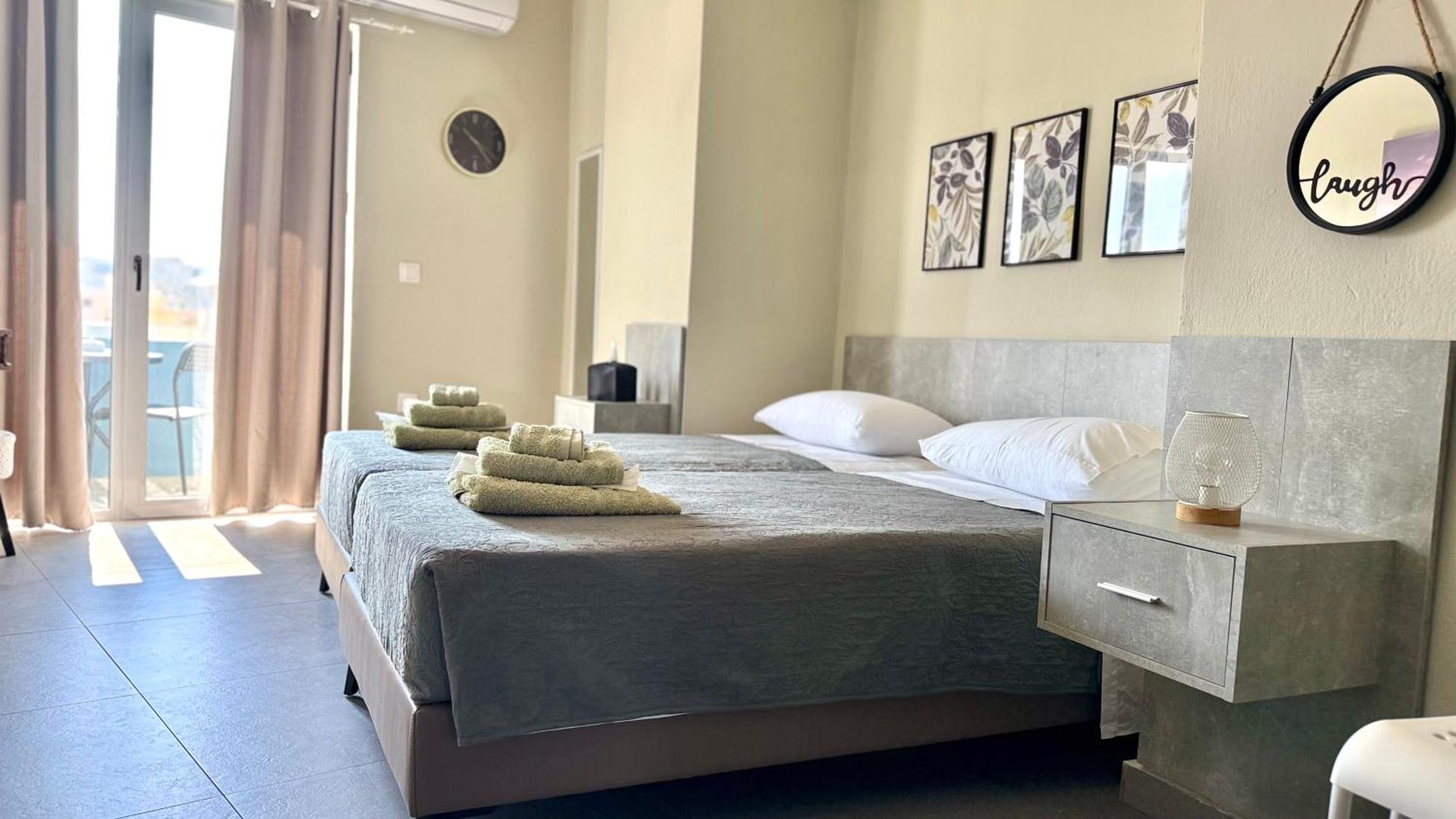 Sea Side Rooms Rhodes City Extérieur photo